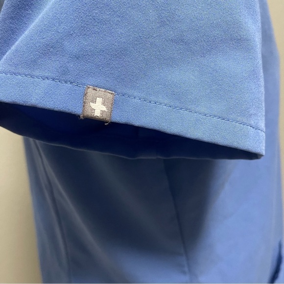 Figs Technical Collection Casma 3 pocket  Scrub Top Size Small - Picture 4 of 7